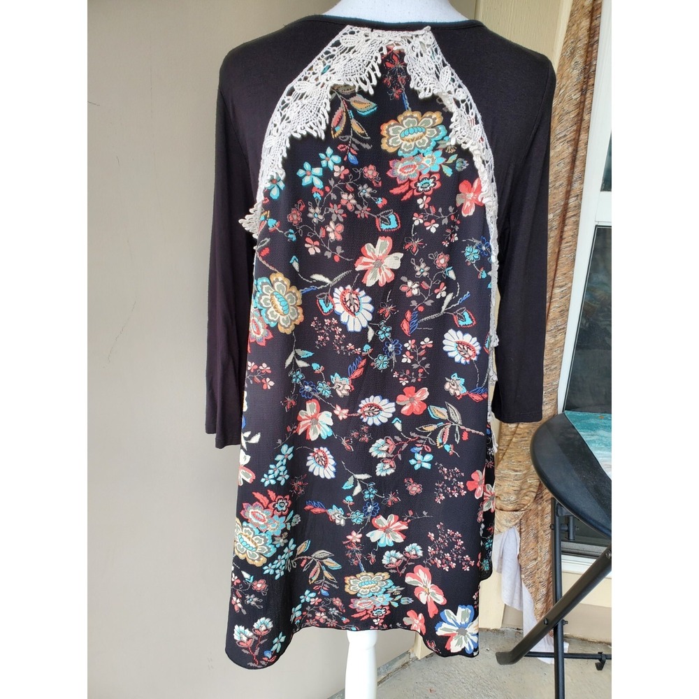 Honeyme Tunic Top Womens Size Small Black White Green Floral Western 3/4 Sleeve
